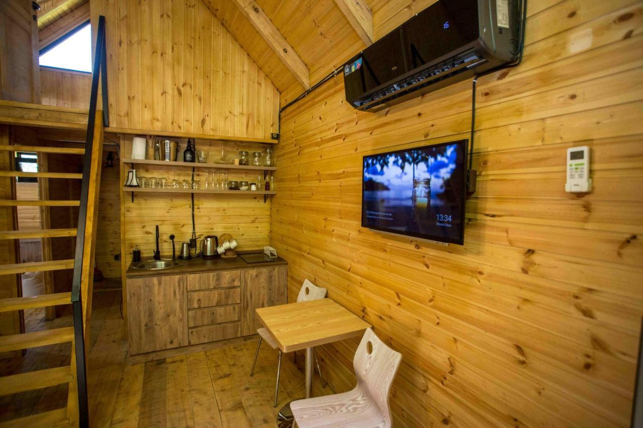 Woodpecker Ვუდფექერი Vila Batumi Exterior foto